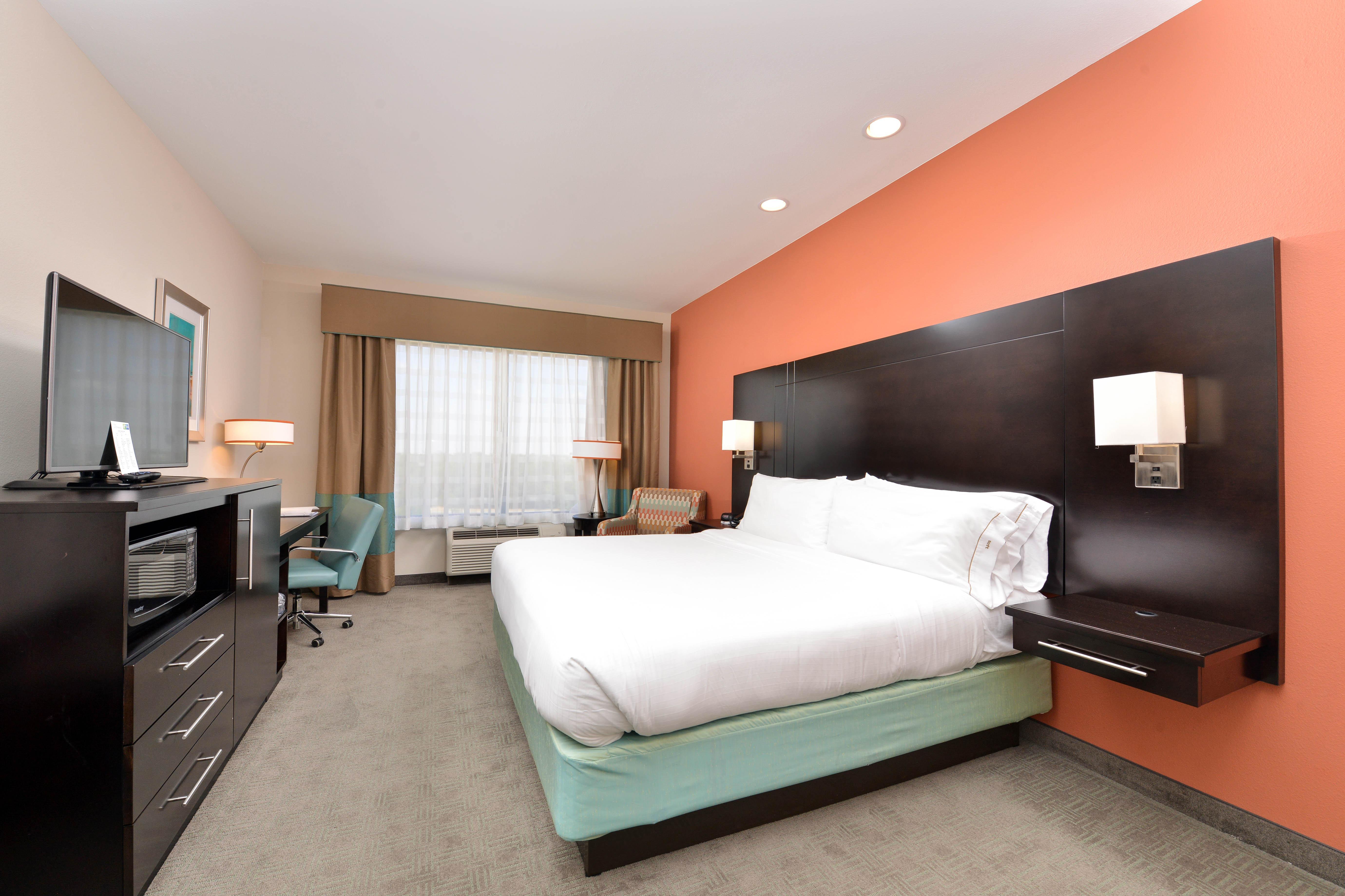 Express & South By Ihg Hotel 3*